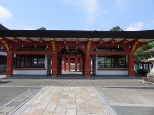 鴨江寺の山門