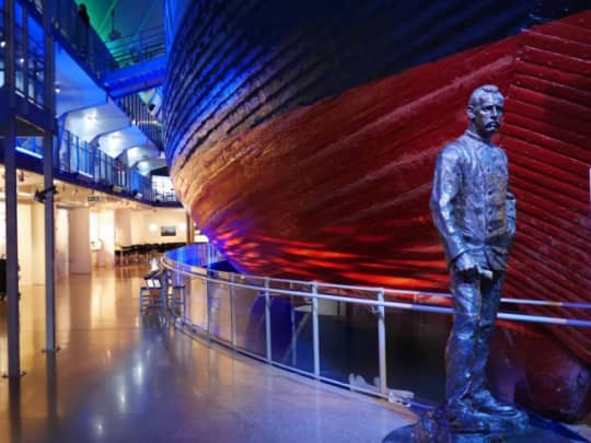 フラム号とアムンセン隊長