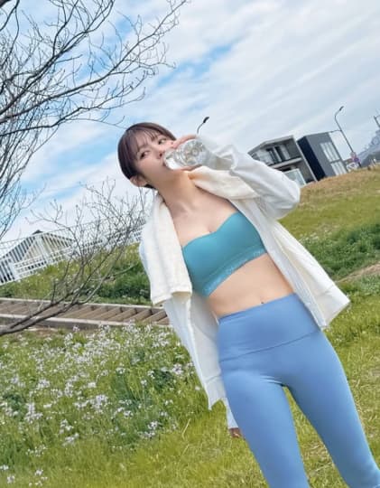 えなこ 乳首