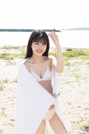 久保史緒里 おっぱい