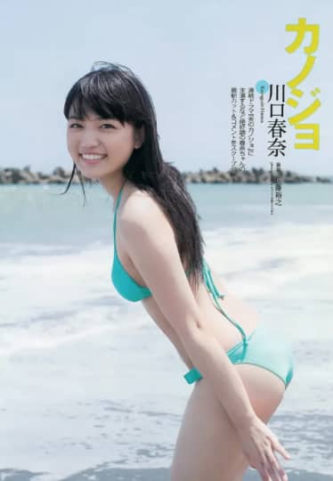 水色ビキニの川口春奈