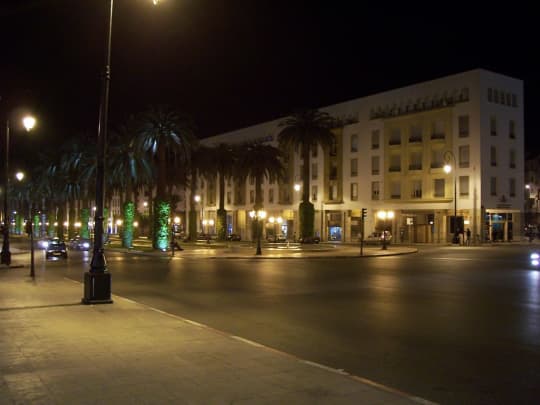 宿へと帰って行く道中