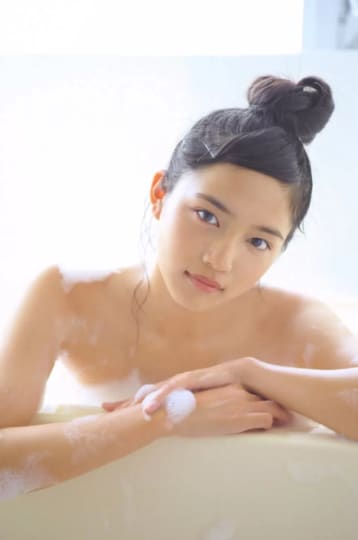 お風呂でみつめる川口春奈