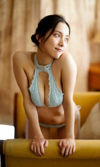 都丸紗也華 おっぱい