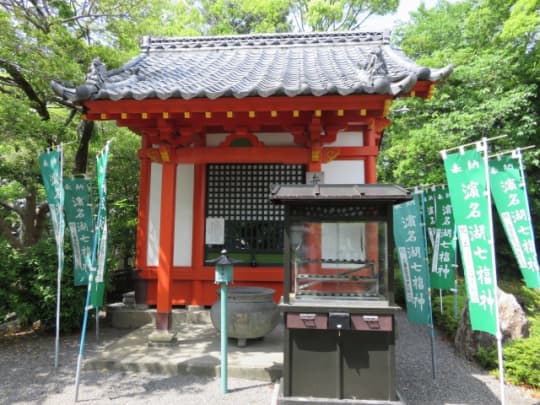 鴨江寺の弁天堂