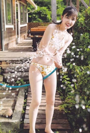 久保史緒里 おっぱい