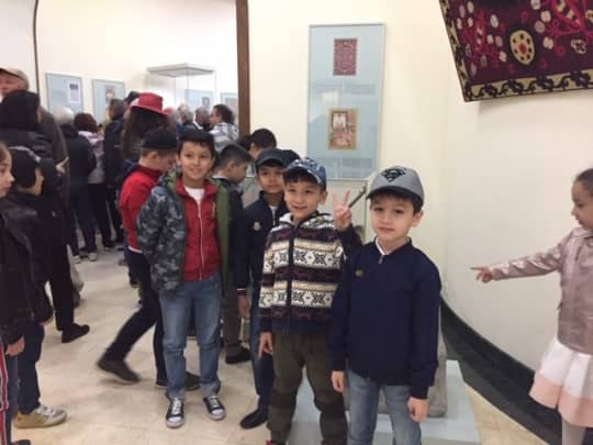 ウズベキスタンの子どもたち