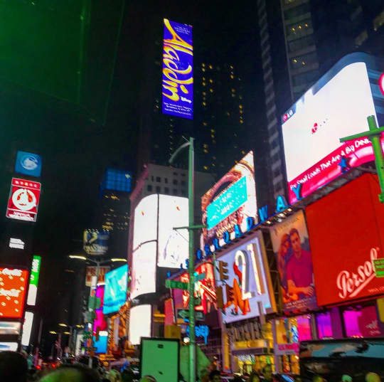 ニューヨーク　タイムズスクエア