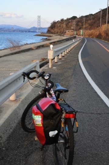 自転車と大橋