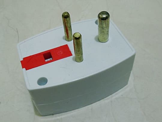 コンセントプラグアダプター