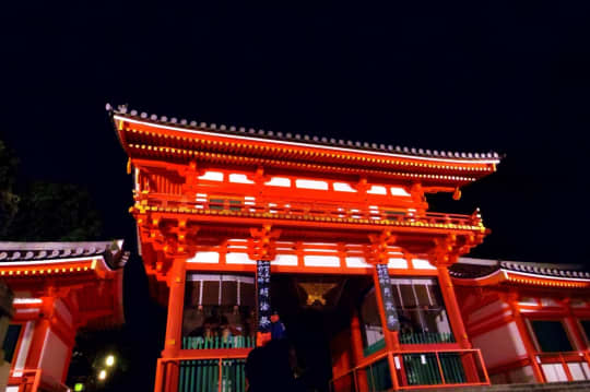  夜の八坂神社 