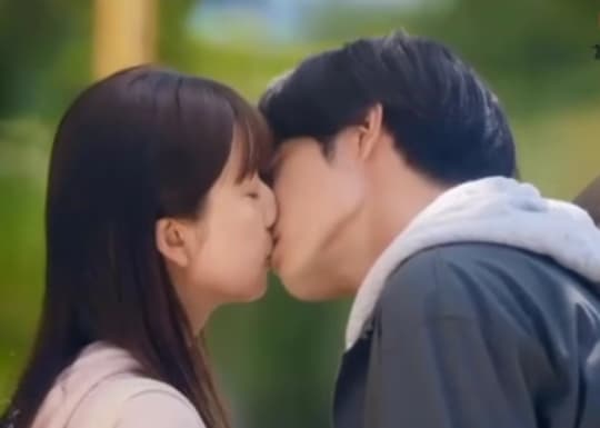 上白石萌音 おっぱい
