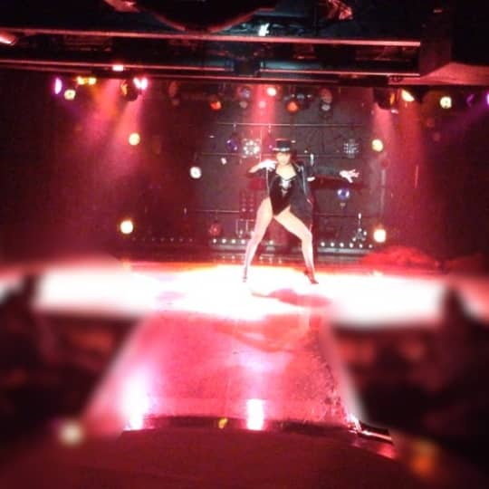 現役ストリップ女優