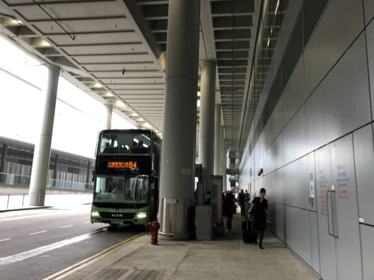 港珠澳大橋の香港側の乗り場「香港口岸」に向かうB4バス