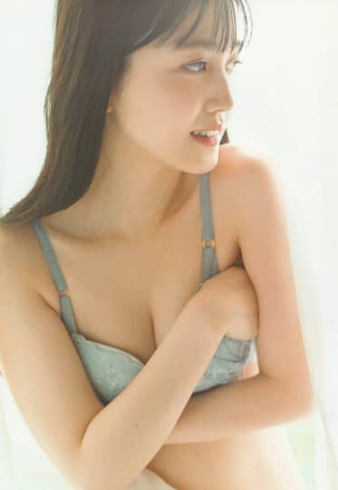 久保史緒里 おっぱい