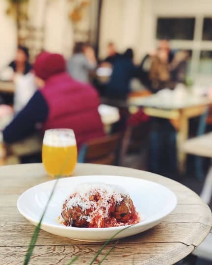 店内で頂ける料理とビール