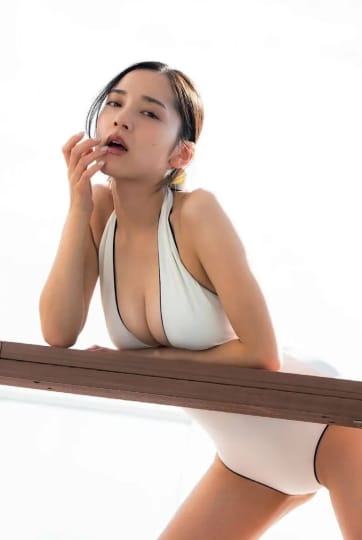 都丸紗也華 おっぱい