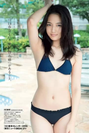 黒ビキニでセクシーな川口春奈