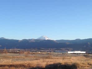 南アルプス市から望む富士山