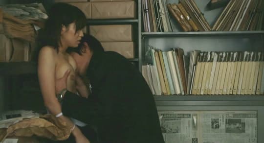  女性芸能人濡れ場シーン