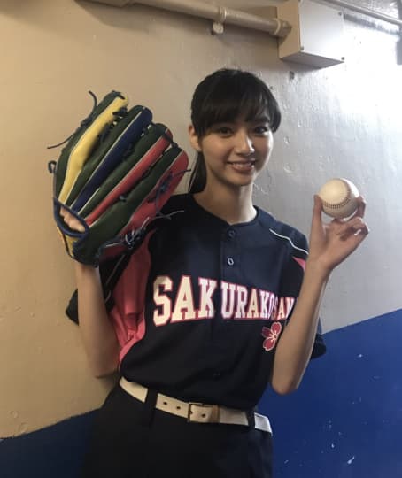 新川優愛のプロフィール