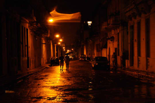 夜のハバナ市内にて