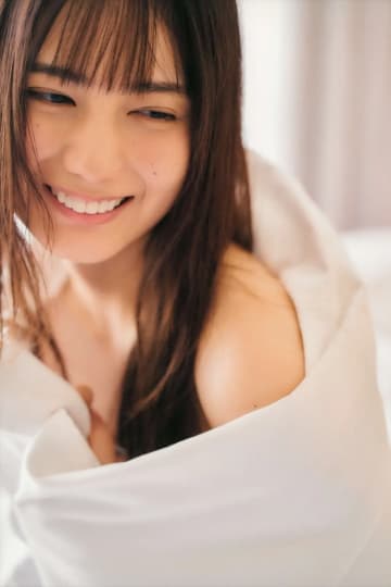 小坂菜緒 おっぱい