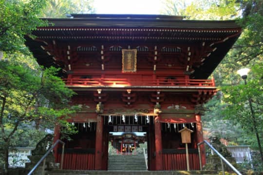 花園神社の随神門