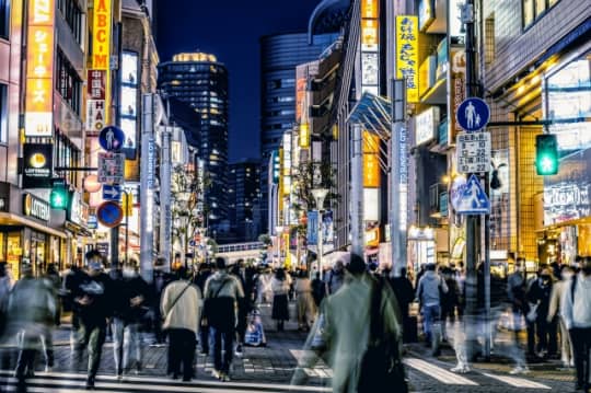 夜の繁華街