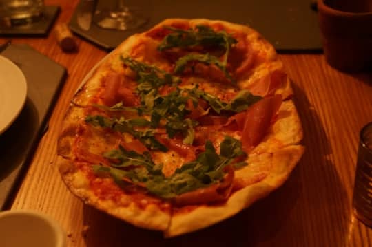 セブ島のレストラン　アンザニ　ピザ