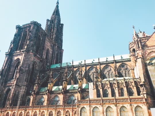 Cathédrale Notre Dame de Strasbourgの横