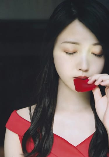 久保史緒里 おっぱい