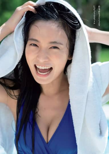 小島瑠璃子 おっぱい
