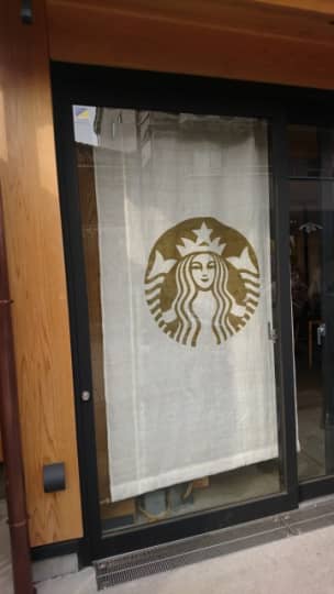 スターバックスの入口