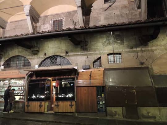 フィレンツェ　ポンテヴェッキオの橋の上