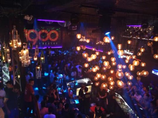 1900 Club Hanoiの中にて