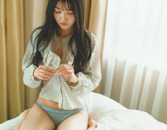 久保史緒里 おっぱい
