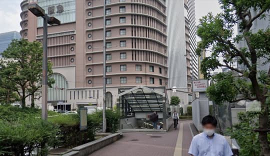 東梅田駅前