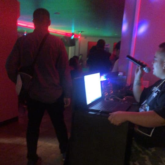 18歳未満は入場できない！