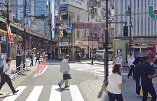 宝くじ売り場前