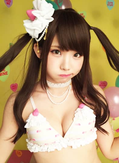 えなこ 乳首