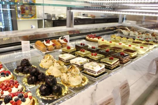 イタリア　イータリー店内のスイーツショップ