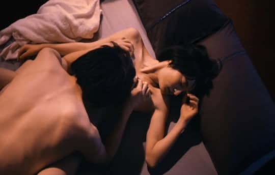 女性芸能人濡れ場シーン