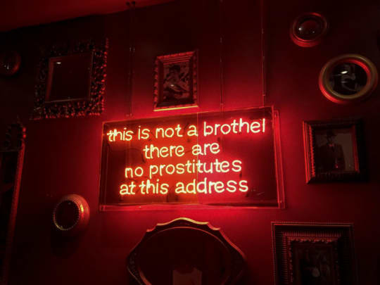 モデルハウスの受付前にあったネオン菅