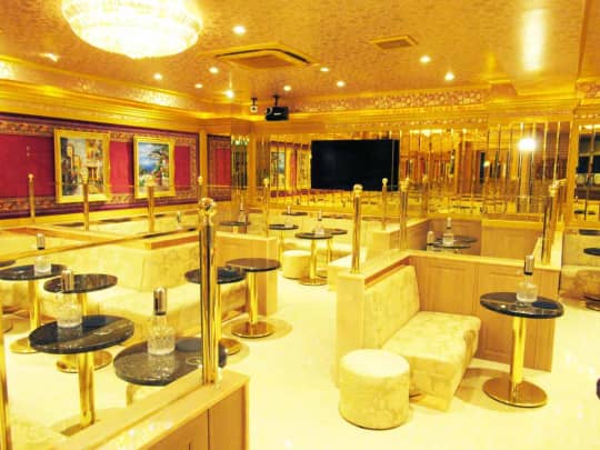 Club Crystal Shoes店内