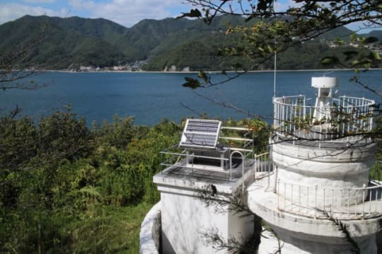 高根島灯台　近景