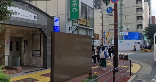 赤坂駅　出口