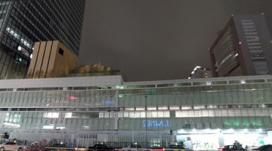 新宿駅・夜のイメージ