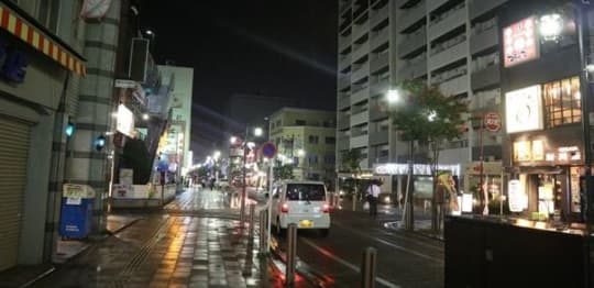 熊谷夜の繁華街風景