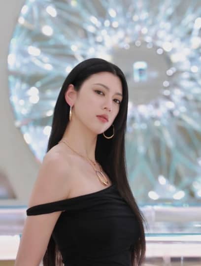 三吉彩花